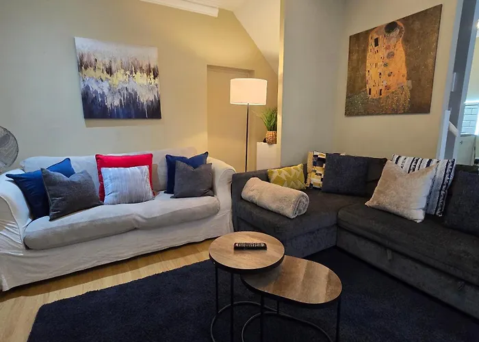 Stylish 2 Bedroom Apartment, Leeds Centre + Free Parking