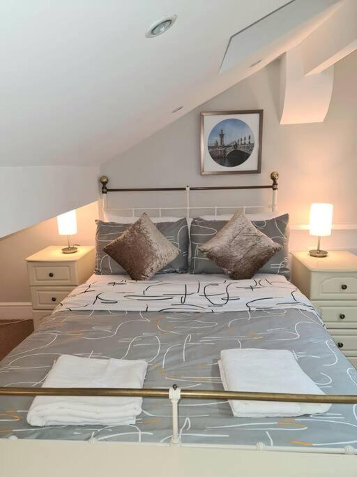 Apartment Stylish 2 Bedroom Apartment, Leeds Centre + Free Parking
