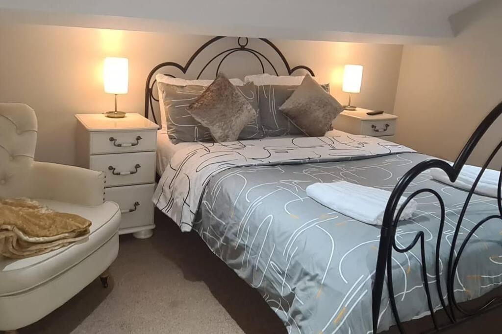 Stylish 2 Bedroom Apartment, Leeds Centre + Free Parking Leeds (West Yorkshire)