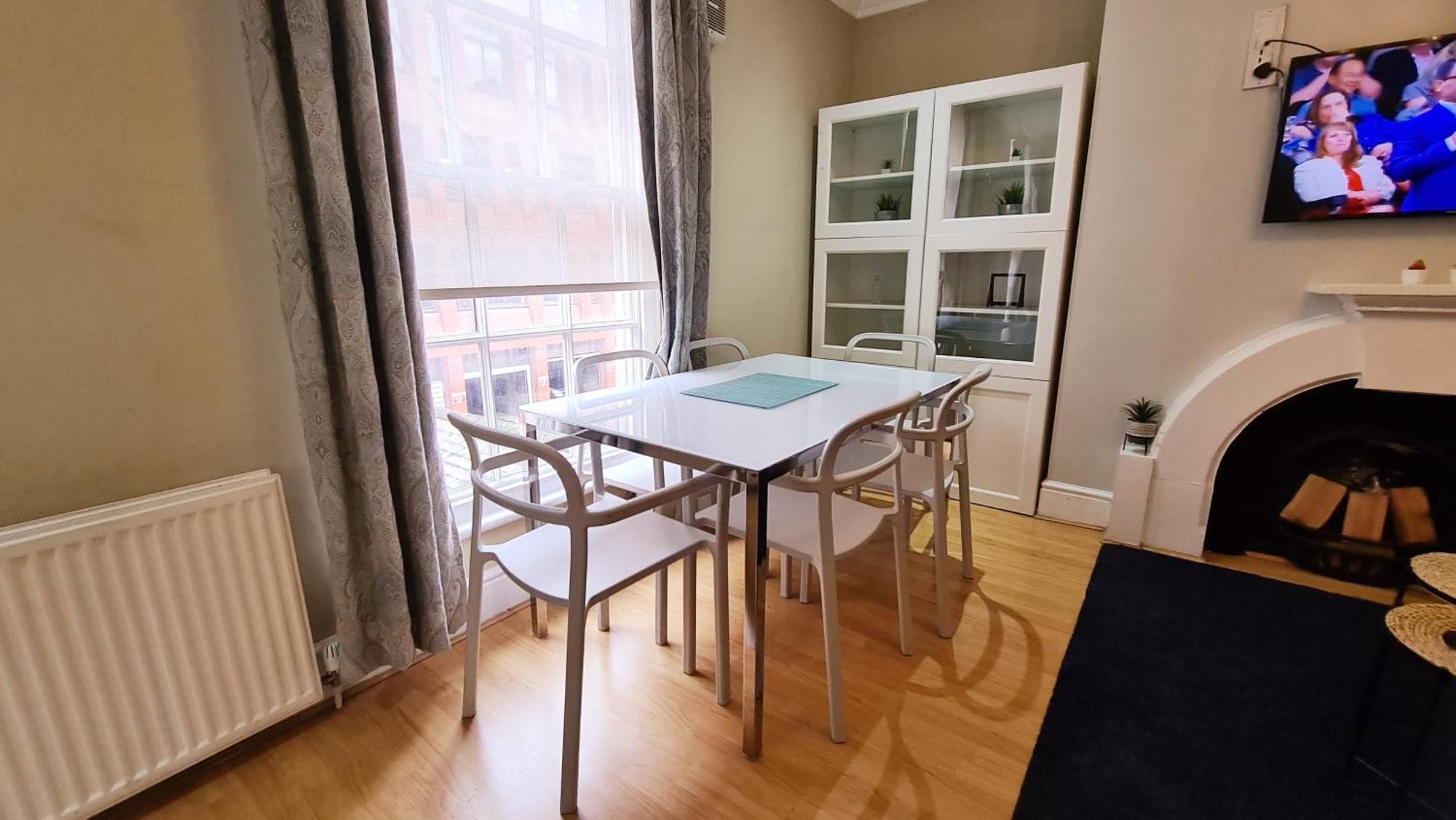 Stylish 2 Bedroom Apartment, Leeds Centre + Free Parking Appartement
